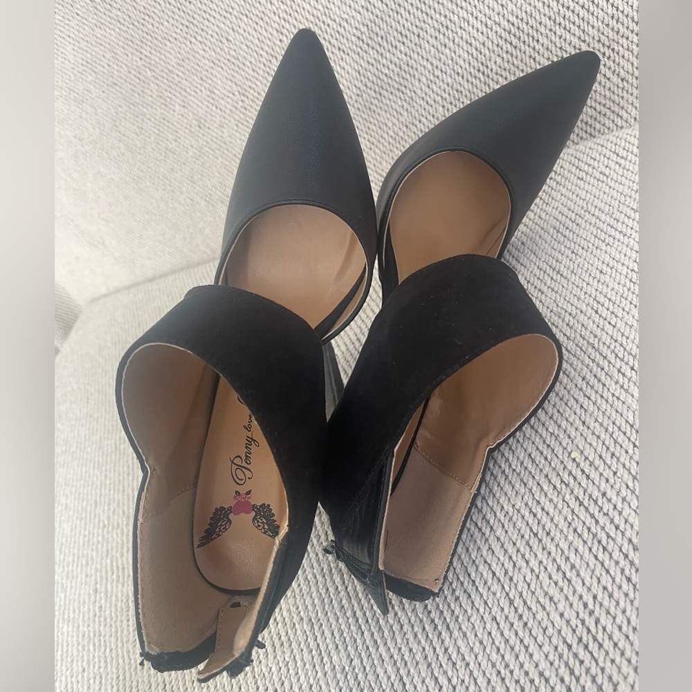 Penny Loves Kenny Black Classic Heels - Picture 7 of 16